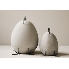 Učitajte sliku u preglednik galerije, / HEAVY HEN betonski ukras /
